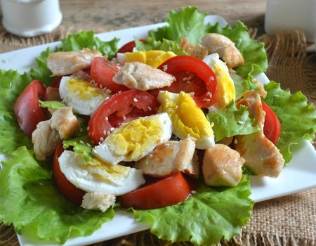 Салат Цезарь с курицей и сухариками